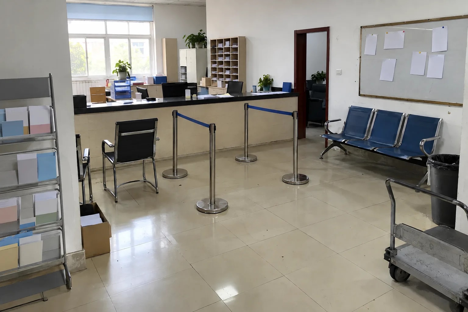 Service desks and exhibits