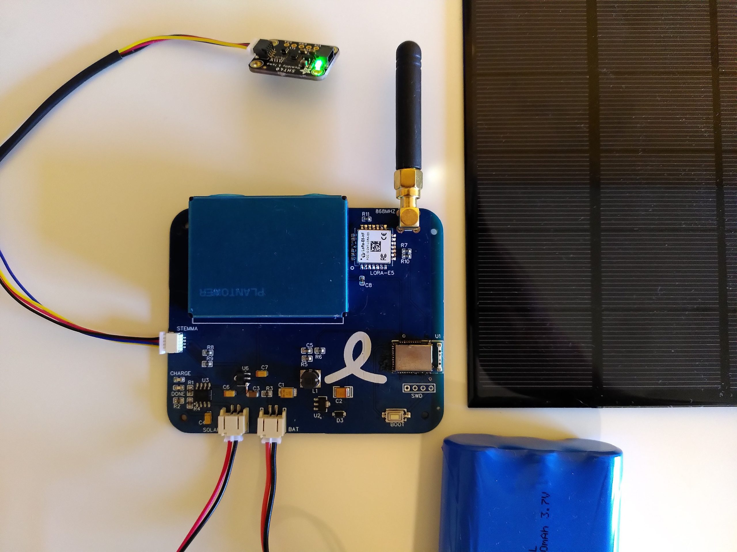 Solar-Powered Outdoor Air Quality Monitor transmits data over LoRaWAN with the help of Seeed Fusion